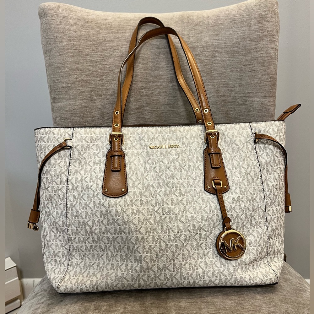 Michael Kors Voyager Large Top Zip Leather Tote